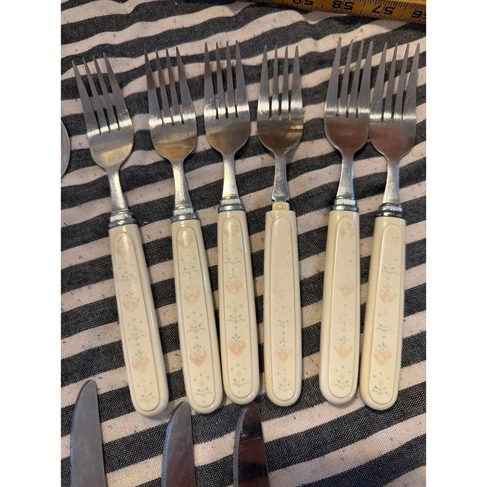 Vintage 20pc Flatware Set Cream Heart Floral Pattern Stainless Taiwan Country